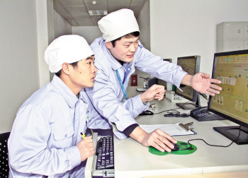 《河北经济日报》头版：mg冰球突破员工节日坚守工作岗位