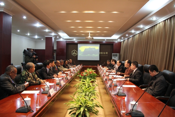 巴布亚新几内亚客人到冰球突破-冰球突破豪华版_mg冰球游戏制药参观考察<br />