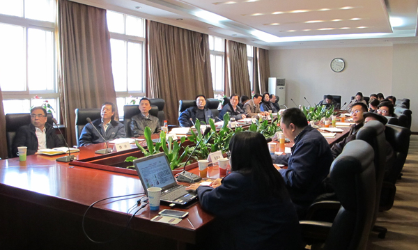 中心组学习:进一步增强改革和市场意识