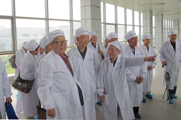 冰球突破-冰球突破豪华版_mg冰球游戏制药离退休老同志走进新园区感受新mg冰球突破