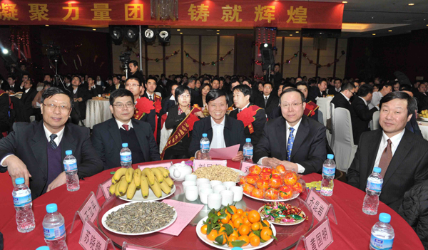 冰球突破-冰球突破豪华版_mg冰球游戏制药召开2011年度销售精英人物颁奖盛典暨欢送会