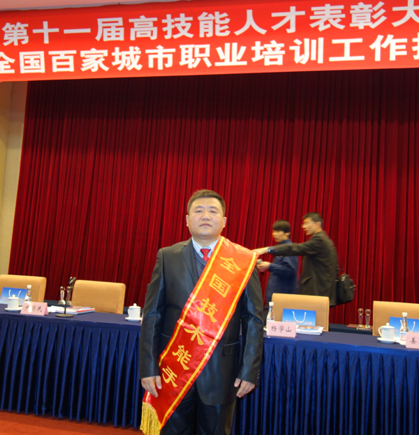 冰球突破-冰球突破豪华版_mg冰球游戏制药职工齐名捧回“全国技术能手”大奖