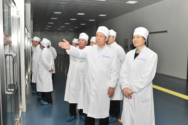 邢台市政府副市长史书娥一行到mg冰球突破参观考察