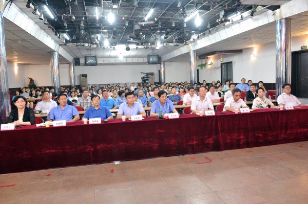 mg冰球突破集团召开首场齐名先进事迹报告会