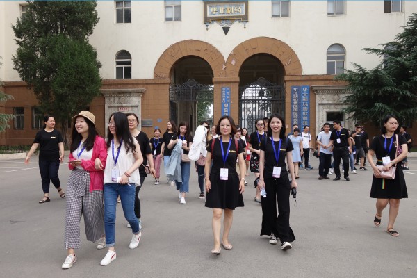 品质文化之旅：将“冰球突破-冰球突破豪华版_mg冰球游戏”牌植入凤凰网全媒体记者心中